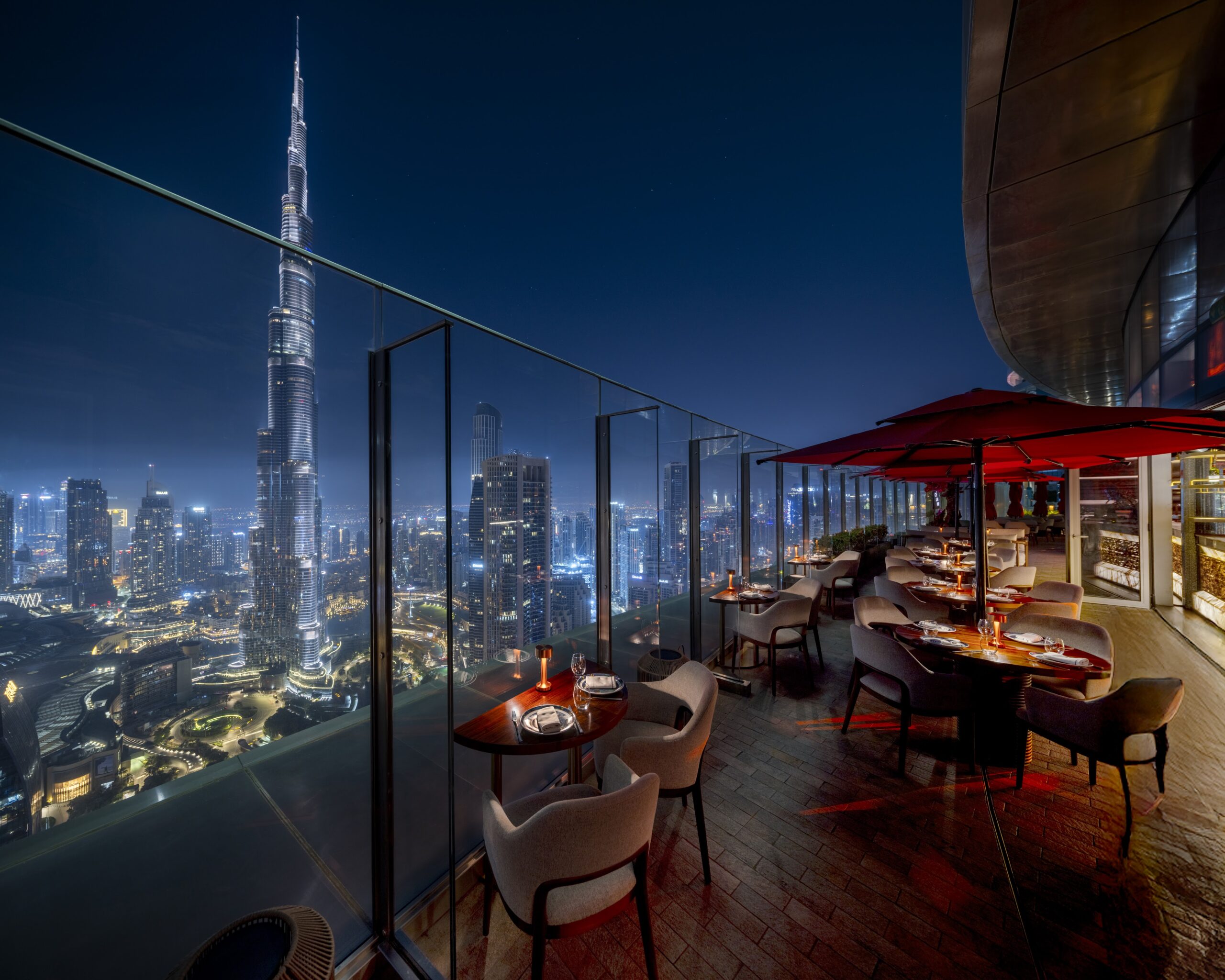 CÉ LA VI – Rooftop Romance Above the Clouds